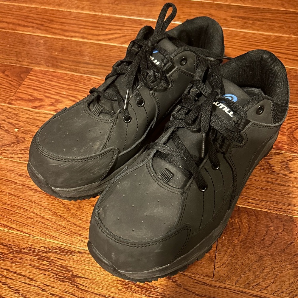 Women’s Nautilus Work Shoes Size 8